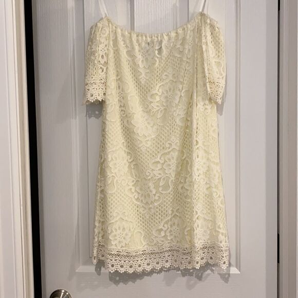 NWT Off shoulder lace cream white dress - Picture 3 of 3
